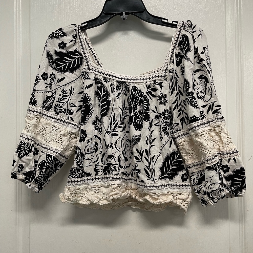 Christian Siriano Black and Cream Patterned Blouse- Size XS